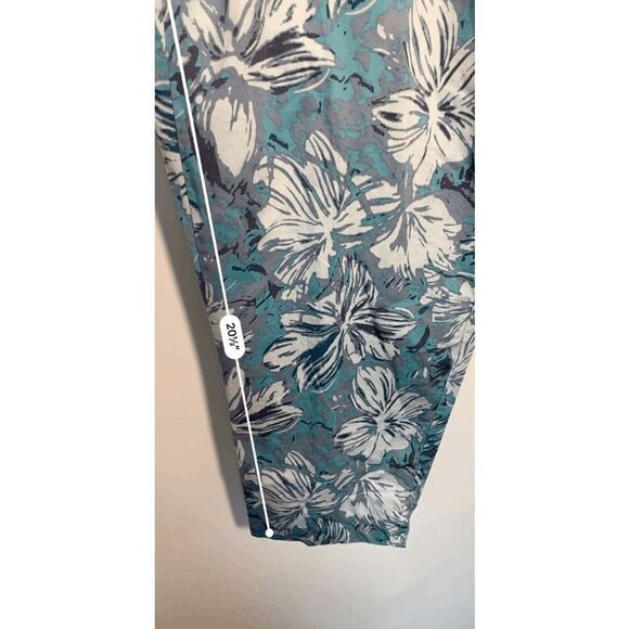 Norm Thompson Floral 20" Inseam Capri Pant - Picture 3 of 8